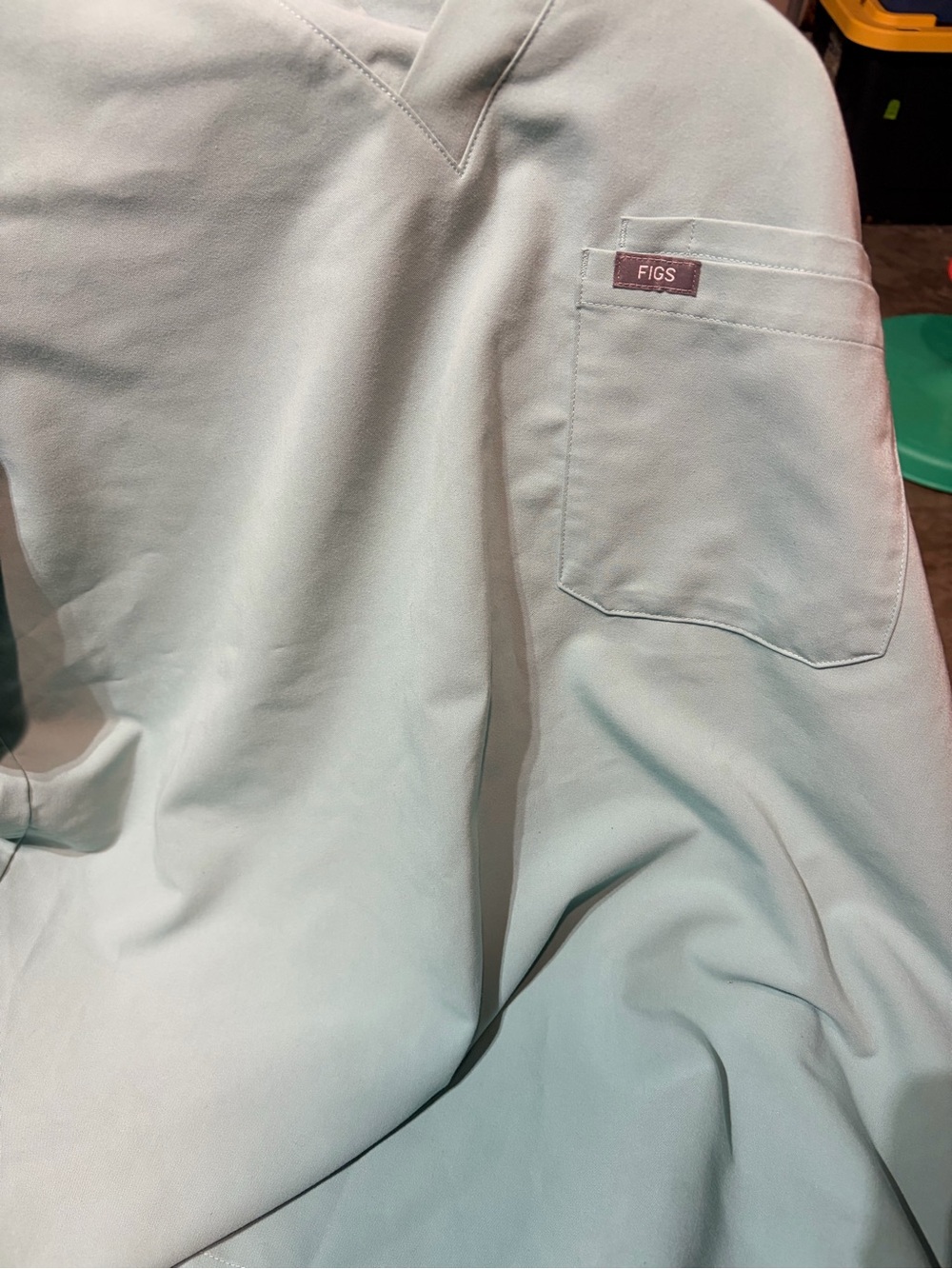 FIGS Technical Collection Catarina One-Pocket Scrub Top Mint Green Large